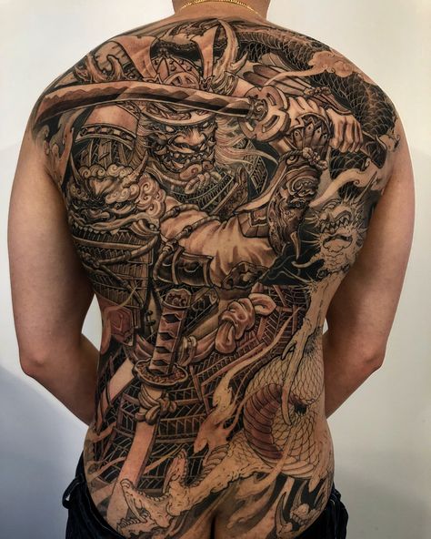 Samurai and dragon 🐉👺👺 @chronicink @inkworkshops . Sponsored by @fytsupplies @eternalink @fkirons Back Tattoos For Guys Simple, Japanese Back Tattoos For Guys, Japanese Back Tattoos, Tattoos For Guys Simple, Samurai Back Tattoo, Samurai And Dragon, Japanese Back Tattoo, Samurai Warrior Tattoo, Backpiece Tattoo