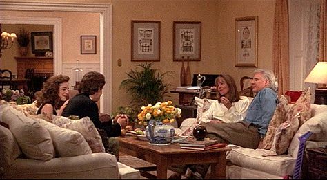 Father of the Bride living room Father Of The Bride Movie, Father Of The Bride House, The Bride Movie, Nancy Meyers Movies, Famous Houses, Nancy Meyers, Deco Retro, Coffee Table Styling, Movie Sets