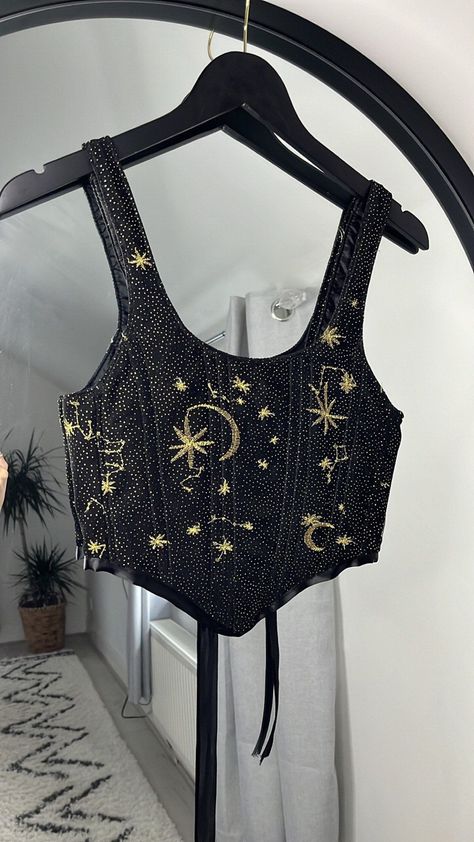 Star Corset Top, Corset Over Top Outfit, Moon And Star Outfit, Black And Gold Clothes, Celestial Corset, Gold And Black Outfit, Black And Gold Outfits, Star Themed Outfits, Moon Corset