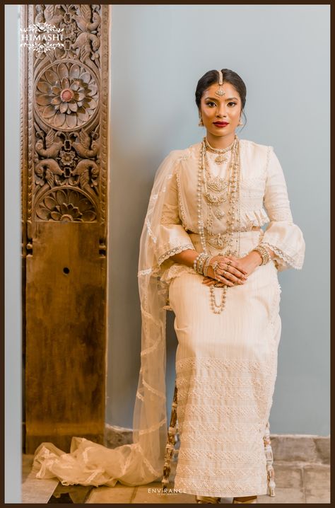 Wearing centuries worth of tradition! This beautiful tradition-inspired kandyan bridal attire has been done using handmade authentic Beeralu lace braided by our craftsmen team all the from galle #Beeralu #authenticbeeralu #lace #handmade #handcraftedlace #handmadelace #srilankanlace #himashi #couturedress #couture #bridal #bridalwear #eveningwear #beauty #fashion #kandyan #bride #kandyanbride #kandyansaree #kandyanbridal #beeralubridal #beeralubride #srilankanbride #traditionalbride Traditional Kandyan Bride, Kandyan Jewellery, Buddhist Wedding Dress, Buddhist Wedding, Sri Lankan Bride, Srilankan Wedding, Wedding Diary, Harley Quinn Comic, Bridal Attire