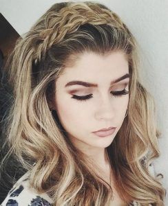 Braid will keep your hair out of your face as you dance the night away! These wedding hairstyles are sure to inspire. Braided Headband Hairstyle, Penteado Cabelo Curto, Long Blonde, Braided Headband, Long Blonde Hair, Treated Hair, Beauty Brands, Bad Hair, Curled Hairstyles