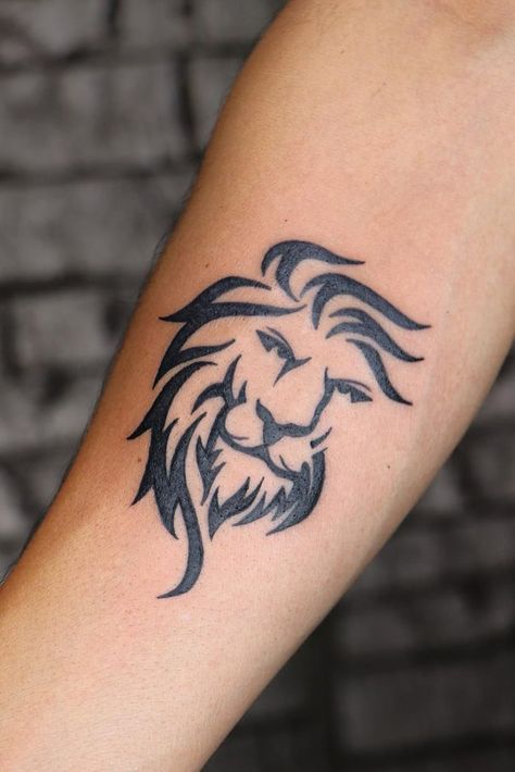 Simple Lion Tattoo Men, Tattoo Designs Men Small Hand, Thick Line Tattoos Black, Thick Outline Tattoo, Leo Tattoos Men, Simple Lion Tattoo Outline, Lion Tattoo Line, Lion Small Tattoo, Lion Simple Tattoo