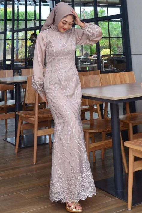 Dress Kondangan Modern, Dress Brokat Modern, Model Dress Kebaya, Dress Muslim Modern, Kondangan Outfit, Braidsmaid Dresses, Kebaya Modern Dress, Dress Pesta, Hijab Wedding