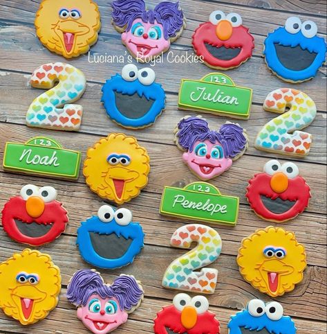 Royal Cookies, Sesame Street Cake, Perfect Sugar Cookies, Sesame Street Cookies, Elmo Birthday Party, Football Birthday Party, Sesame Street Birthday Party, Leo Birthday, Sesame Street Party