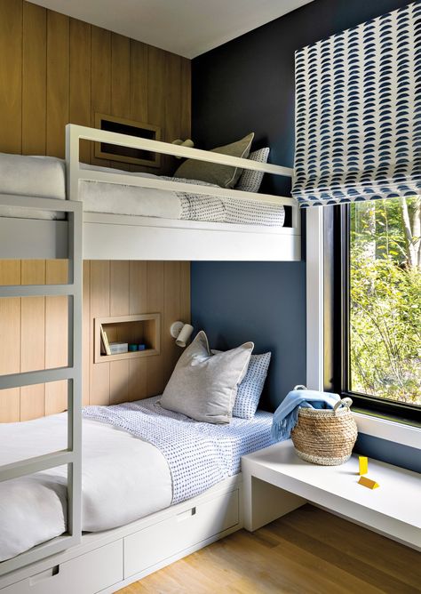 Extra-long twin beds in the charming bunk room allow adults to sleep as comfortably as the kids. The Shade Store used Rebecca Atwood’s Hills fabric to craft the Roman shade. Bunk Bed Niche, Small Bunk Room, Bunk Beds Design, Boys Room Bunk Beds, Niche In Wall, Bunk Beds For Adults, Room With Bunk Beds, Bunk Room Ideas, Tiny Dining Rooms