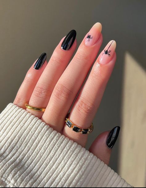 halloween nails Bat Nails, Black Halloween Nails, Witch Nails, Halloween Nails Easy, Witchy Nails, Halloween Acrylic Nails, Cute Halloween Nails, October Nails, Halloween Nail Designs