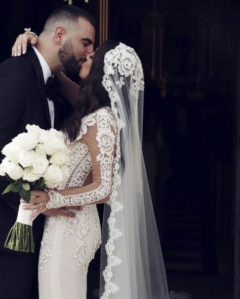 Veil idea Spanish Style Wedding Dress, Bride Pics, Mantilla Veil Wedding, Spanish Style Wedding, Spanish Mantilla, Cathedral Wedding Veil, Brides Dress, Cathedral Wedding Veils, Spanish Wedding