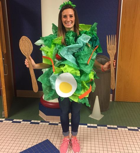 Salad costume! - Art with Miss Burns 👩🏽‍🎨 (@missburns_art) on Instagram: “Art teachers make their own costumes! 🥗” Food Fancy Dress Ideas, Food Fancy Dress, Salad Costume, Diy Halloween Tree, Vegetable Dress, Vocabulary Parade, Vegetable Costumes, Diy Salad, Fancy Dress Costumes Kids