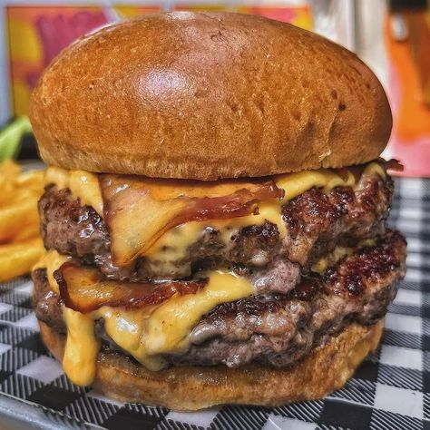 Three burgers, one mission: total cheese domination. @food_s3x Who's ready to dive into these mouthwatering, cheesy stacks? Tag someone who would love this ultimate burger feast! #cheeselovers #burgergoals #foodiedreams #burgerlover #burgertime #foodporn Mom's Touch Burger, Cheeseburger Ideas, Deer Burgers, Fancy Burgers, Restaurant Burger, Ultimate Burger, Cheeseburger Recipe, Cooking Mama, Zombies 2