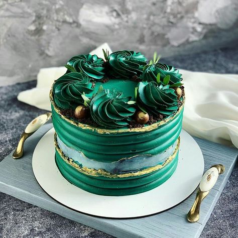 Birthday Cake For Women, Cake For Women, Green Birthday Cakes, Pav Recipe, 38th Birthday, Green Cake, Birthday Cakes For Women, Cakes For Women, Sweets Cake