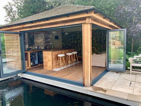 Garden Retreat Man Cave Garden Room With Bar, Outdoor Man Cave Sheds, Backyard Man Cave Ideas, Man Cave Backyard Ideas, Garden Man Cave Ideas, Man Cave Outdoor Shed, Garden Bar Design, Man Cave Shed Ideas Backyards, Bar Ideas For Garden