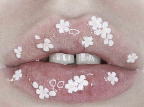 Uploaded by .. Find images and videos on We Heart It - the app to get lost in what you love. Flower Lipstick, Pink Lips Makeup, Lip Art Makeup, Neutral Lips, Lip Gloss Colors, Smink Inspiration, Perfect Lips, Lip Art, Glossy Lips