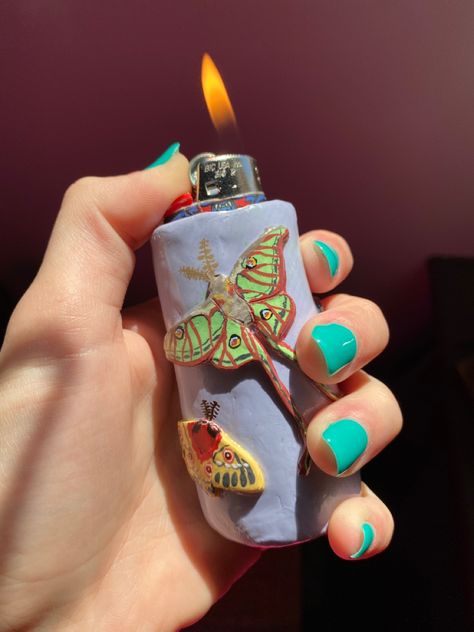 Clay Lighter Covers, Air Dry Clay Lighter Case, Clay Lighter Holder, Diy Lighter Case, Bic Lighter Crafts Diy, Clay Lighter Case, Clay Lighter, Lighter Cover, Easy Clay Sculptures