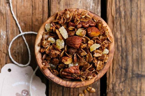 Gingerbread Granola | Love and Olive Oil Maple Pecan Granola, Pumpkin Oatmeal Muffins, Gingerbread Granola, Homemade Granola Recipe, Apple Chips Baked, Sweet Potato Pecan, Cinnamon Swirl Bread, Granola Recipe Homemade, Fall Baking Recipes