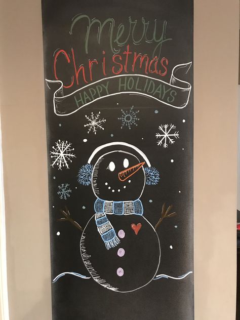 Chalk Christmas Art, Christmas Dry Erase Board Drawings, Cute Christmas Chalkboard Ideas, Snowman Chalkboard Art, December Chalkboard Ideas, Christmas Whiteboard Ideas, Chalk Marker Christmas Mirror, Santa Chalkboard Art, White Chalk Window Art Christmas