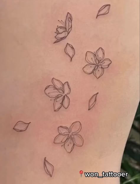 Falling Flower Seventeen Tattoo, Fallin Flower Tattoo, Scattered Flowers Tattoo, Seventeen Carat Tattoo Ideas, Seventeen Fallin Flower Tattoo, Kpop Tattoos Seventeen, Svt Inspired Tattoo, Kidult Seventeen Tattoo, Seventeen Kpop Tattoo