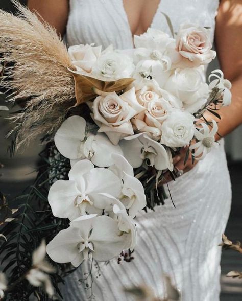 Bohemian Wedding Bouquet, Modern Wedding Bouquets, Modern Wedding Flowers, Wedding Bouquets Bride, Wedding Flower Inspiration, Luxe Wedding, Wedding Boho, Wedding Ceremony Decorations, Elegant Flowers