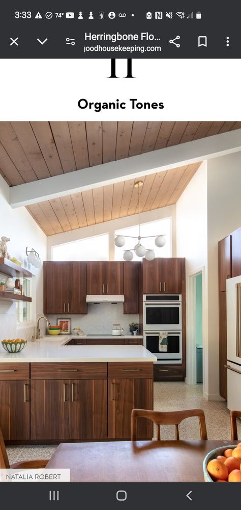 Kitchen Peninsula Attached To Wall, Mid Century Kitchen Ideas, L Shaped Kitchens, Mid Century Modern Kitchen Renovation, Statement Backsplash, Lake House Kitchen Ideas, Mod Interior Design, Dome Kitchen, Mid Century Tropical