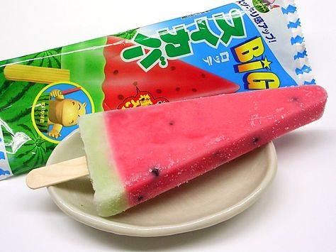 Suikaba, watermelon ice cream bar, by Lotte 트위터 헤더, Watermelon Ice Cream, Watermelon Ice, Cute Snacks, Japanese Candy, Think Food, Japanese Snacks, Icecream Bar, An Ice Cream