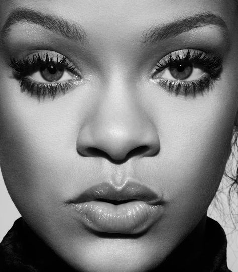 Fenty Cop on Twitter: "Rihanna has one of the most beautiful faces in the WORLD.… " Black Pics, Rihanna Love, Big Lashes, Rihanna Looks, Rihanna Riri, Rihanna Style, Bad Gal, Rihanna Fenty, Sophia Loren