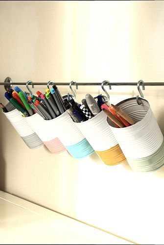 Great for desk top or can adapt to garage, craft room etc.... Desk Diy, Desain Pantry, Pencil Storage, Recycled Tin, Astuces Diy, Tin Can Crafts, Diy Upcycling, Craft Room Storage, Diy Desk