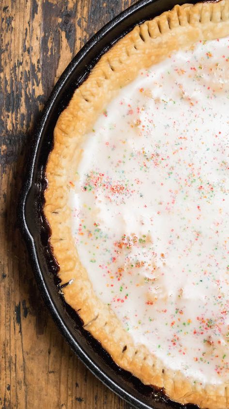 Pop Tart Pie, Pop Tart Flavors, Homemade Glaze, Strawberry Pop, Tart Pie, Strawberry Pop Tart, Breakfast Pastry, Pop Tart, Classic Breakfast