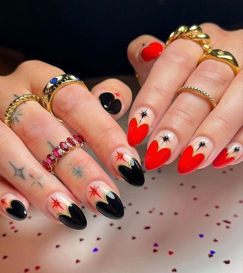 Merry Christmas NailArt 💢👣💢👣💢 Romani Nails, Unghie Nail Art, Nail Art Halloween, Nagellack Trends, Heart Nail, Valentine Nails, Paws And Claws, Nail Art Inspo, Nail Swag