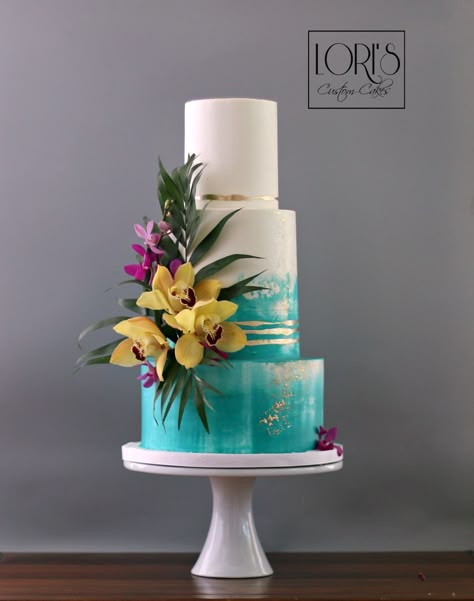 Tropical wedding Cake   by Lori Mahoney (Lori's Custom Cakes)  - http://cakesdecor.com/cakes/337432-tropical-wedding-cake Tropical Wedding Cake, Fiesta Tropical, Floral Wedding Cakes, Tropical Birthday, Cake Trends, Cool Wedding Cakes, Hawaiian Wedding, Elegant Cakes, Wedding Cake Designs