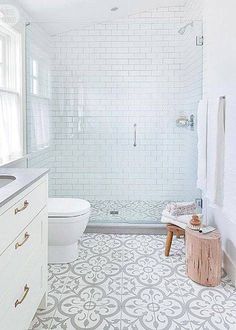 the BEST patterned bathroom floor tile we’ve spotted lately Classic Bathroom Design, Farmhouse Bathroom Design, Floor Tile Design, Bad Inspiration, Patterned Floor Tiles, Floor Ideas, Modern Farmhouse Bathroom, Room Tiles, Classic Bathroom