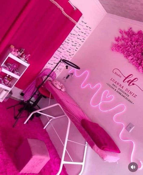 Lash And Nails Room Decor, Lash Decor Interior Design, Lashes Salon Ideas, Pink Lash Room Ideas, Pink Lash Studio, Cute Lash Room Ideas, At Home Lash Studio Ideas, Pink Esthetician Room, Pink Lash Room