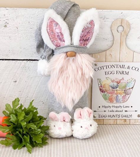 Diy Easter Gnomes, Easter Crafts Dollar Store, Bunny Gnomes, Gnome Crafts, Diy Gnome, Easter Gnomes, Gnome Pictures, Gnome Tutorial, Easter Stuff