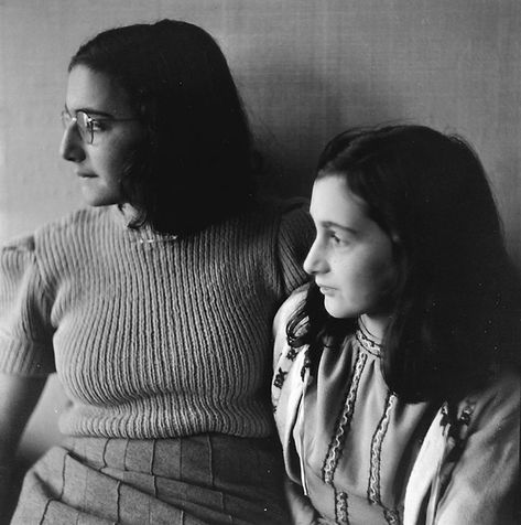 This photo taken of Anne Frank in 1942 was one of the last captured of her alive. She died three years later in the Bergen-Belsen concentration camp in March of 1945 when her family was discovered and arrested. Margot Frank, Anne Frank Diary, Anna Frank, Dean Martin, Anne Frank, Carrie Fisher, James Dean, Robin Williams, Amy Winehouse