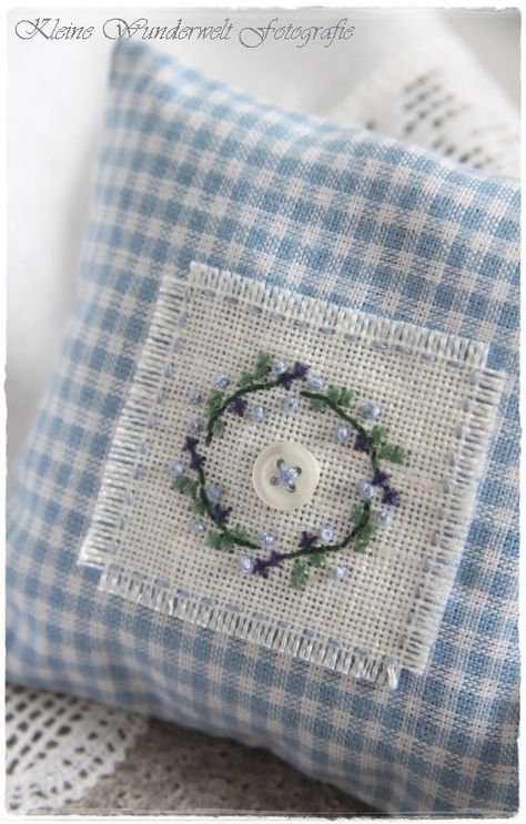 Simple finish but very sweet ♥ Gingham Pillow, Blue Cottage, Bantal Sofa, Homespun Fabric, Cross Stitch Finishing, Pretty Pillow, Country Blue, Lavender Bags, Sewing Pillows