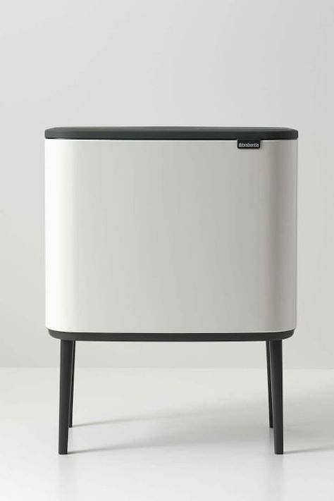 Best Stylish Trash Cans That Aren't Ugly Stylish Trash Can, Unique Trash Can, Pretty Garbage Cans, Boho Trash Can Kitchen, Modern Bathroom Trash Can, Modern Trash Can Kitchen, Aesthetic Garbage Can, Bedroom Trash Can Ideas, Recycle Trash Can Ideas