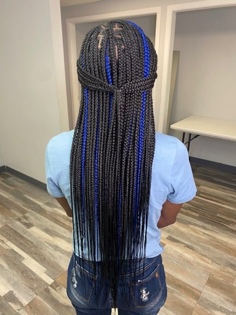 Individuals Braids With Color, Knotless Braids With Color Blue, Braids With Blue Hair, Knotless Box Braids Blue, Knotless Braids With Blue In The Back, Peekaboo Knotless Braids Blue, Blue And Black Peekaboo Braids, Braids With Blue Highlights, Peek A Boo Box Braids Blue