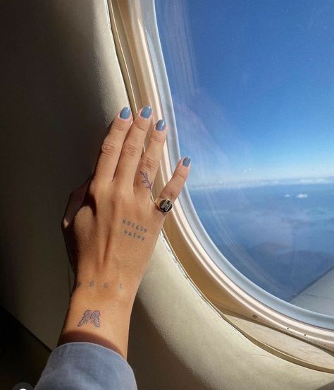 Side Of Hand Tattoo, Hand Tattoo Designs, Side Hand Tattoos, Tribute Tattoos, Hand Tats, Tattoo Templates, Hand Tattoos For Women, Cute Small Tattoos, Dainty Tattoos