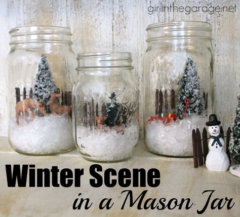 Easy holiday craft: How to create a winter wonderland scene inside a mason jar.  girlinthegarage.net Xmas Projects, Jars Diy, Ball Ideas, Winter Ball, Easy Holidays Crafts, Winter Szenen, Diy Deco, Holiday Crafts For Kids, Christmas Mason Jars