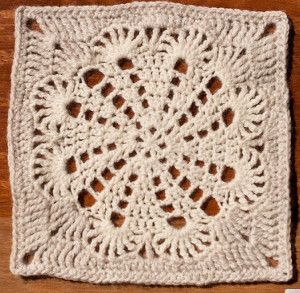 Make a granny square pattern that is truly fit for royalty. With a big flower crochet pattern, The Royal Parlor Granny is elegant and pretty. Sunburst Granny Square, Crochet Squares Afghan, Gilet Crochet, Crochet Blocks, Crochet Square Patterns, Granny Squares Pattern, Double Crochet Stitch, Crochet Motifs, Granny Square Crochet Pattern