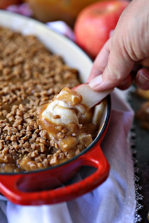 This Caramel Apple Dip is made with cream cheese and Pink Lady apples, then drizzled with an easy caramel sauce and sprinkled with toffee bits. Pink Lady Apple Recipes, Pink Lady Apples Recipes, Easy Caramel Sauce, Caramel Recipe Easy, Caramel Apples Homemade, Caramel Apple Dip, Easy Caramel, Pink Lady Apples, Apple Dip