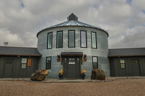 Big Bin silo house in Lava Hot Springs! - Barns for Rent in Lava Hot Springs, Idaho, United States - Airbnb Silo Office, Silo House Interior Floor Plans, Silo Conversion, Grain Silo House, Grain Bin Houses, Unique Tiny Houses, Lava Hot Springs Idaho, Grain Bin Ideas, Silo Ideas