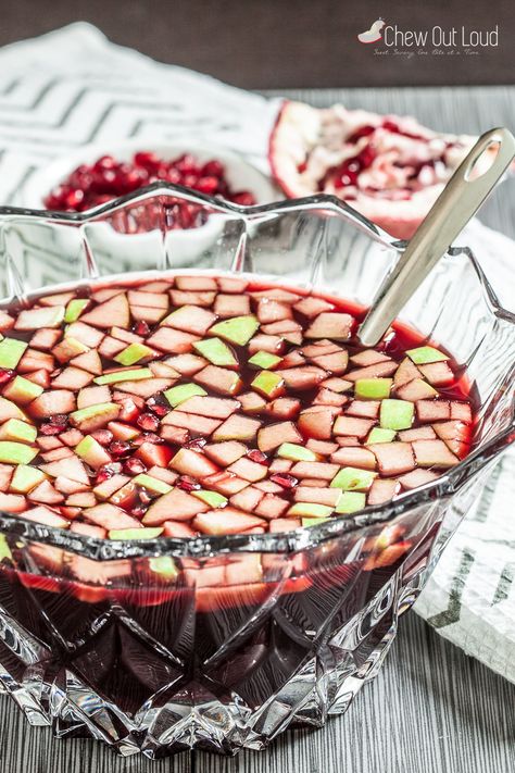 This Pomegranate Apple Sangria is a super easy make-ahead recipe that gets better as it sits. Perfect for parties and gatherings so you can relax & enjoy. Nye Cocktail, Apple Sangria, Red Desserts, Orange Cocktails, Wine Desserts, Cranberry Orange, Pomegranate Juice, Pomegranate Seeds, Christmas Appetizers