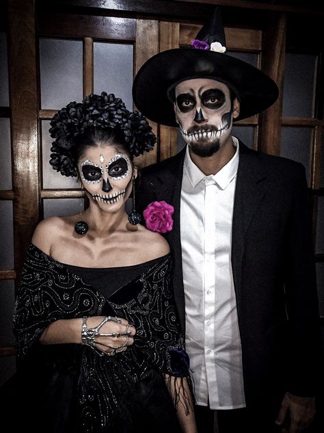 #halloween #halloweenparty #halloweencostumes #caveira #skullclothing #skull Mexicana Makeup, Halloween Casal, Halloween Costumes Scarecrow, Duo Halloween Costumes, Couples Halloween Outfits, Skull Clothing, Couples Halloween, Halloween 2024, Couple Halloween