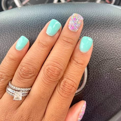 Dip Nail Ideas Sparkle, No Chip Nails Designs Summer, Super Short Nail Designs Summer, Bright Dipped Nails Ideas, March Dip Nails Ideas 2024, March Sns Nails, Super Short Gel Nails Summer, Gel Manicure Ideas For Short Nails Summer, Sns Nails Designs Summer