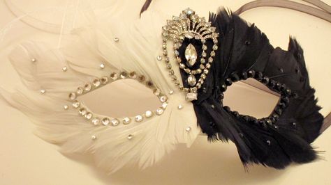 white/black swan Diy Masquerade Mask, White Masquerade Mask, Swan Lake Costumes, Masquerade Mask Diy, Masquerade Mask Black, Gold Masquerade Mask, Swan Dress, Mask Aesthetic, Mask Masquerade