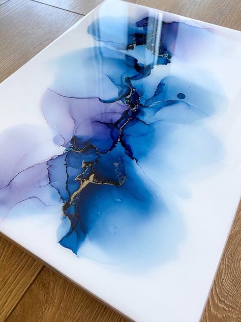 This painting is one of 3 purple and blue series, please contact me if you are interested in all three. This original abstract alcohol ink painting is handmade on yupo paper. It has been mounted on a high-quality premier wood panel with a high gloss resin finish. Each individual fade has its own Modern Watercolor Paintings, Abstract Art Blue, Cute Easy Paintings, Alcohol Ink Crafts, Ink Crafts, Videos Cooking, Yupo Paper, Blue Abstract Art, Alcohol Ink Painting