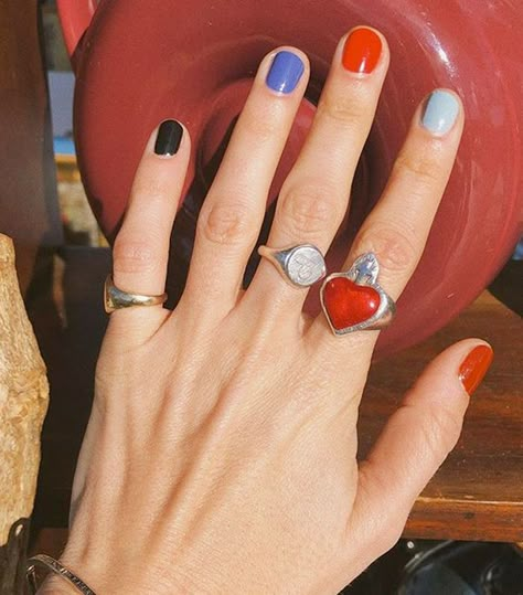 courtney trop always judging: Multicolored manicure with silver rings Nail Design Glitter, Mens Nails, Minimalist Nails, Funky Nails, Powder Nails, Nail Trends, Swag Nails, Halloween Nails, How To Do Nails