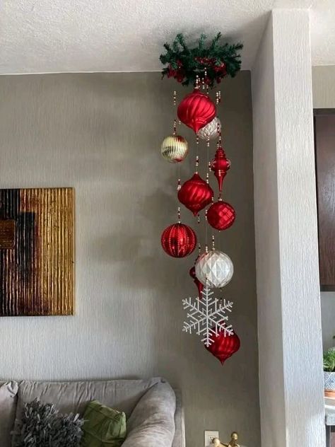 Christmas Front Yard, Dollar Tree Fall Diy, Hanging Christmas Decor, Christmas Ceiling Decorations, Hanging Wreaths, Christmas Mobile, Black Christmas Decorations, Food Set Up, Christmas Diy Projects