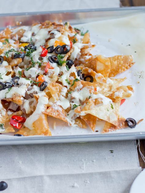 Italian Nachos with chicken, mozzarella, peppers, olives and alfredo sauce! Italian Nachos, Nachos Recipe, Sweet Basil, Food Pairings, Quesadillas, Nachos, Om Nom, Appetizer Snacks, Good Eats