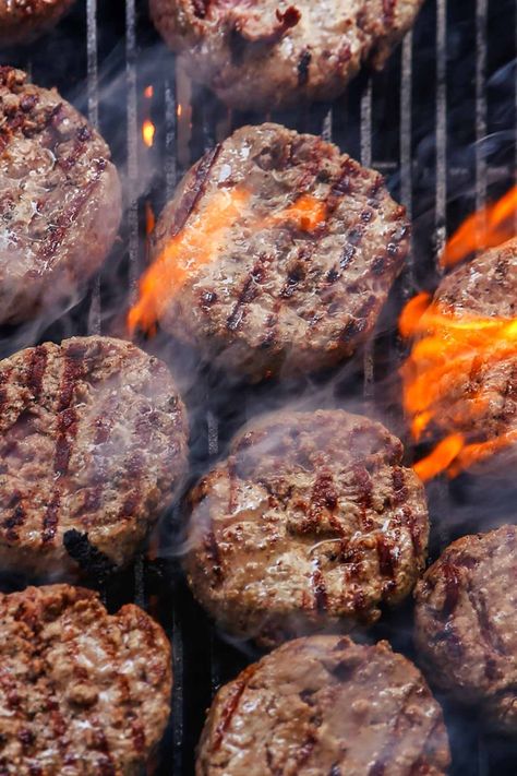 Easy Ground Beef Patties Recipe Steak On Gas Grill, Carnita Asada, Ground Beef Patties, Beef Patties Recipes, Cooking With Ground Beef, Easy Ground Beef, Beef Patties, Sirloin Steak, Patties Recipe