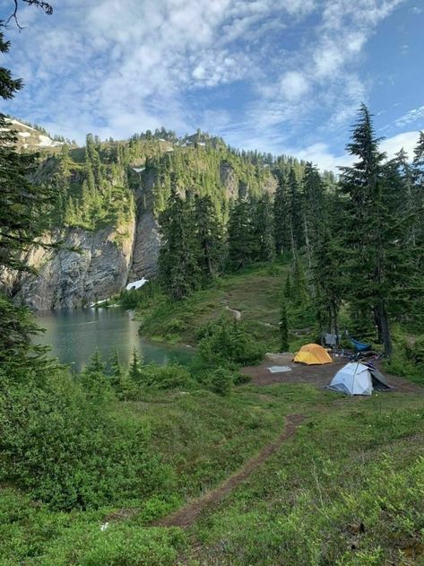 Backcountry camping is allowed here, and we can't think of a more stunning place to do it. Camping In Washington State, Forest Ideas, Backpacking Trails, Washington Hikes, Wild Camping, Mountain Camping, Backcountry Camping, Outside Activities, Evergreen State